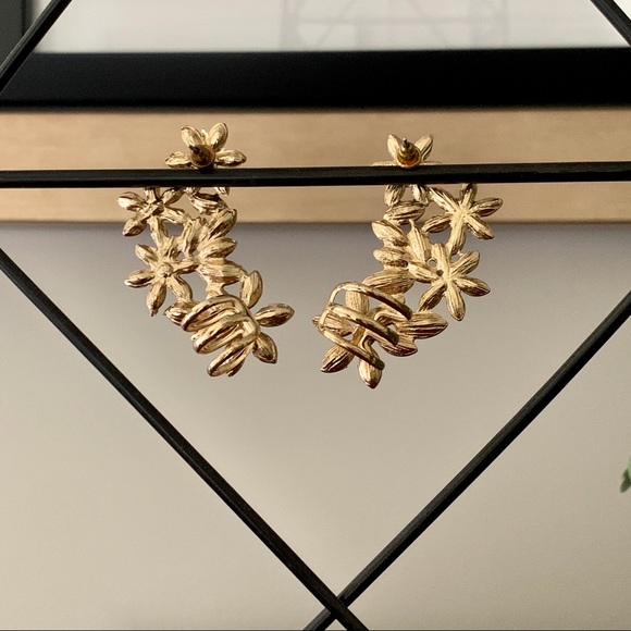 H&M Gold Leaf Ear Cuff Earrings - Picture 4 of 5